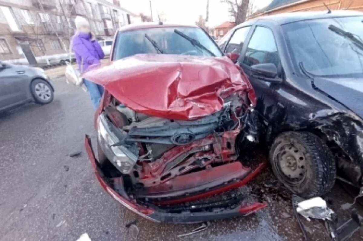    В воронежском Борисоглебске женщина не уступила дорогу и попала в ДТП