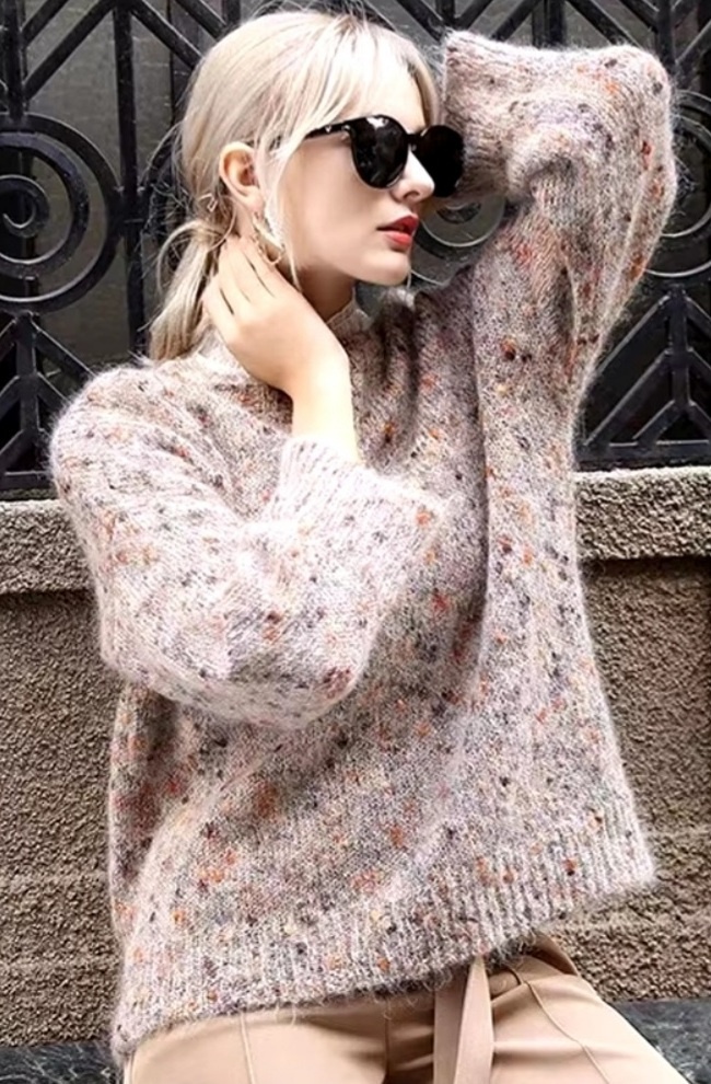 Этот простой пушистенький свитерок просто очаровал🤩