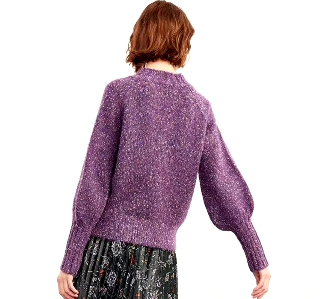 Еще один пуловер из той же пряжи (выглядит не таким пушистым).