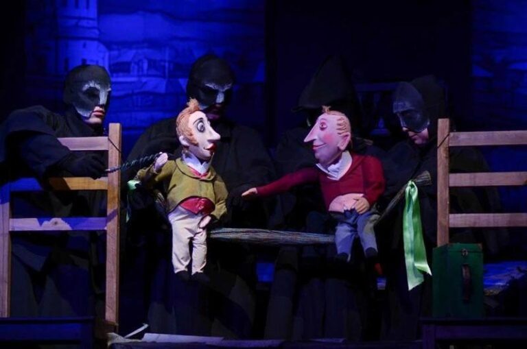    Оренбургский театр кукол активно гастролирует по области Оренбуржье