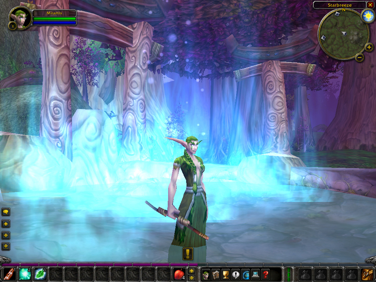    Игроки в World of Warcraft создают своего персонажа и управляют им в режиме от первого или третьего лица. Выбирать можно между несколькими вымышленными расами, объединёнными в две фракции — «Альянс» и «Орда» / AP