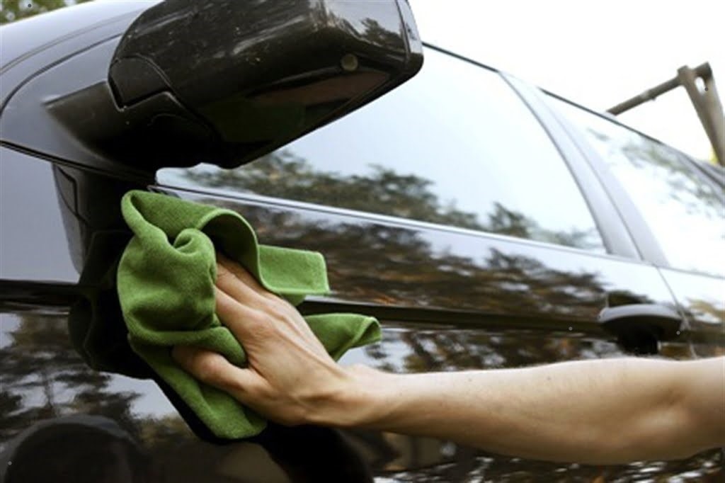Какие салфетки выбрать для ухода за автомобилем: стекло, кузов, салон и фары