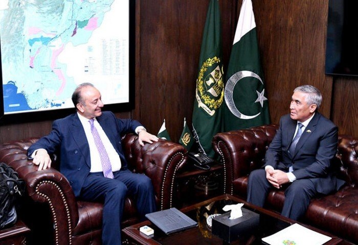 Встреча посла Туркменистана в Пакистане Атаджана Мовламова с министром нефти Пакистана д-ром Мусаддиком Маликом, 21 ноября, 2024 г., Исламабад, Пакистан (Фото: АРР)