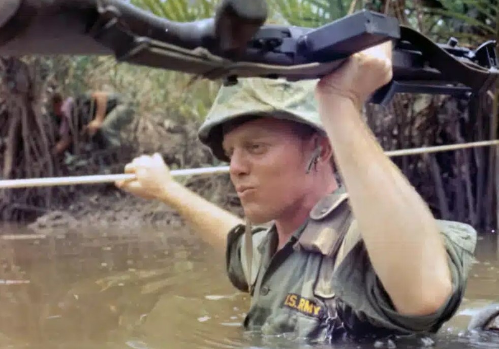 Винтовка М14Е2 во Вьетнаме.