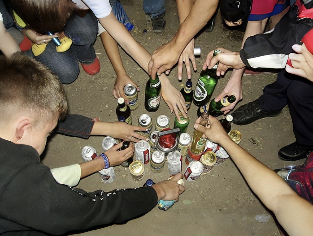 Обычная вечерняя встреча моей молодости, только напитки другие