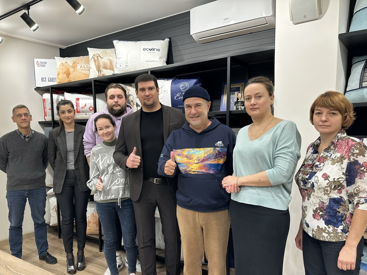 Продукция АЛЛЕРИ привлекла внимание известнейшего и любимейшего многими российского актёра, музыканта, телеведущего Евгения Гришковца. Во время его визита в Иваново он с удовольствием посетил офис ALLERI.