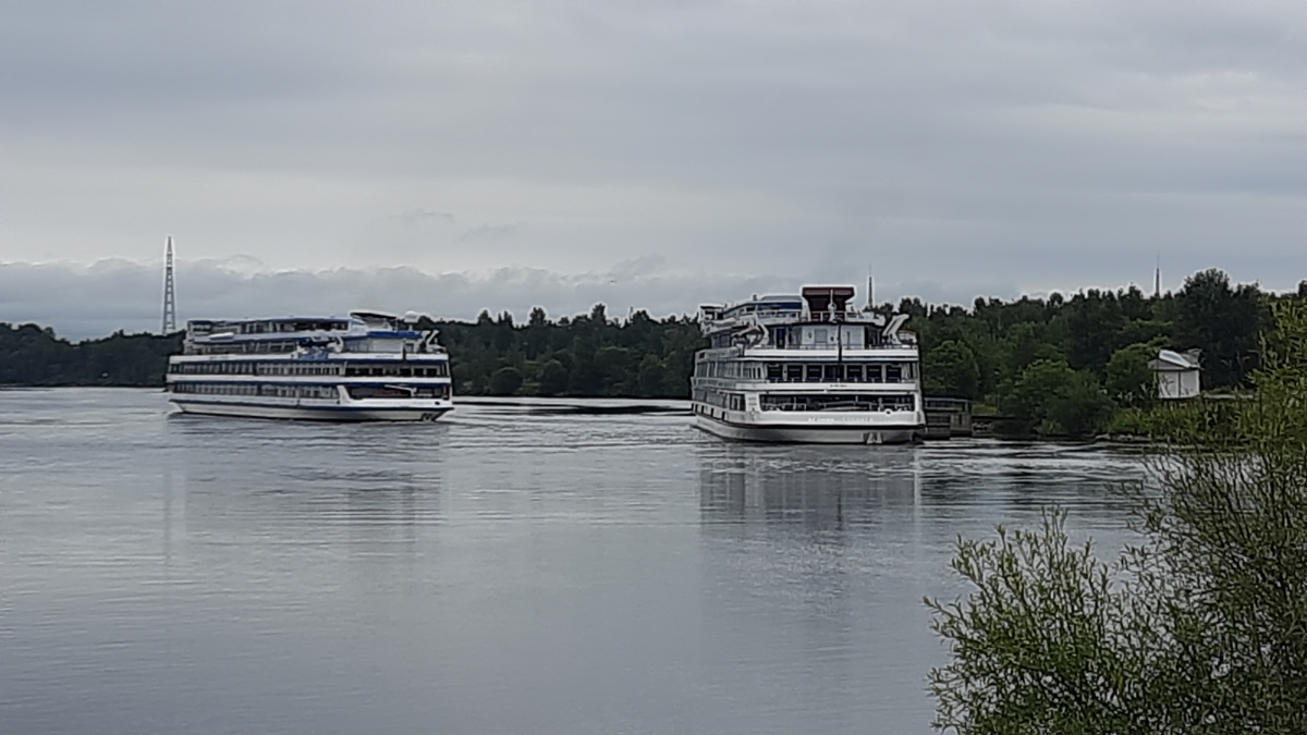 Причал Лодейного Поля. "Леонид Соболев" пришвартован