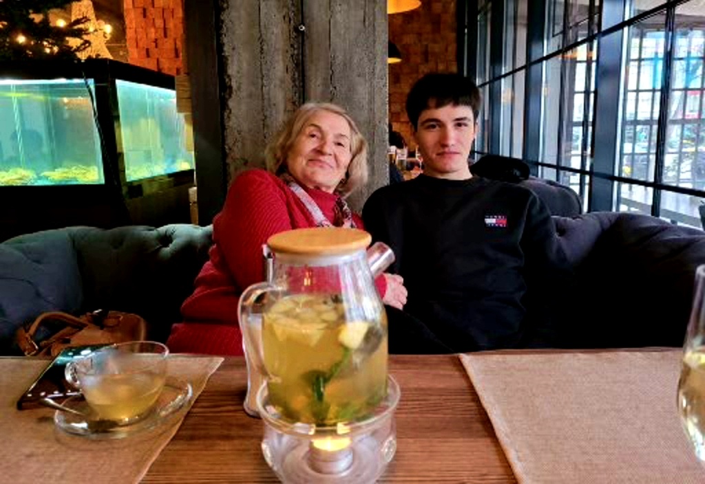 Антон и бабушка Люба