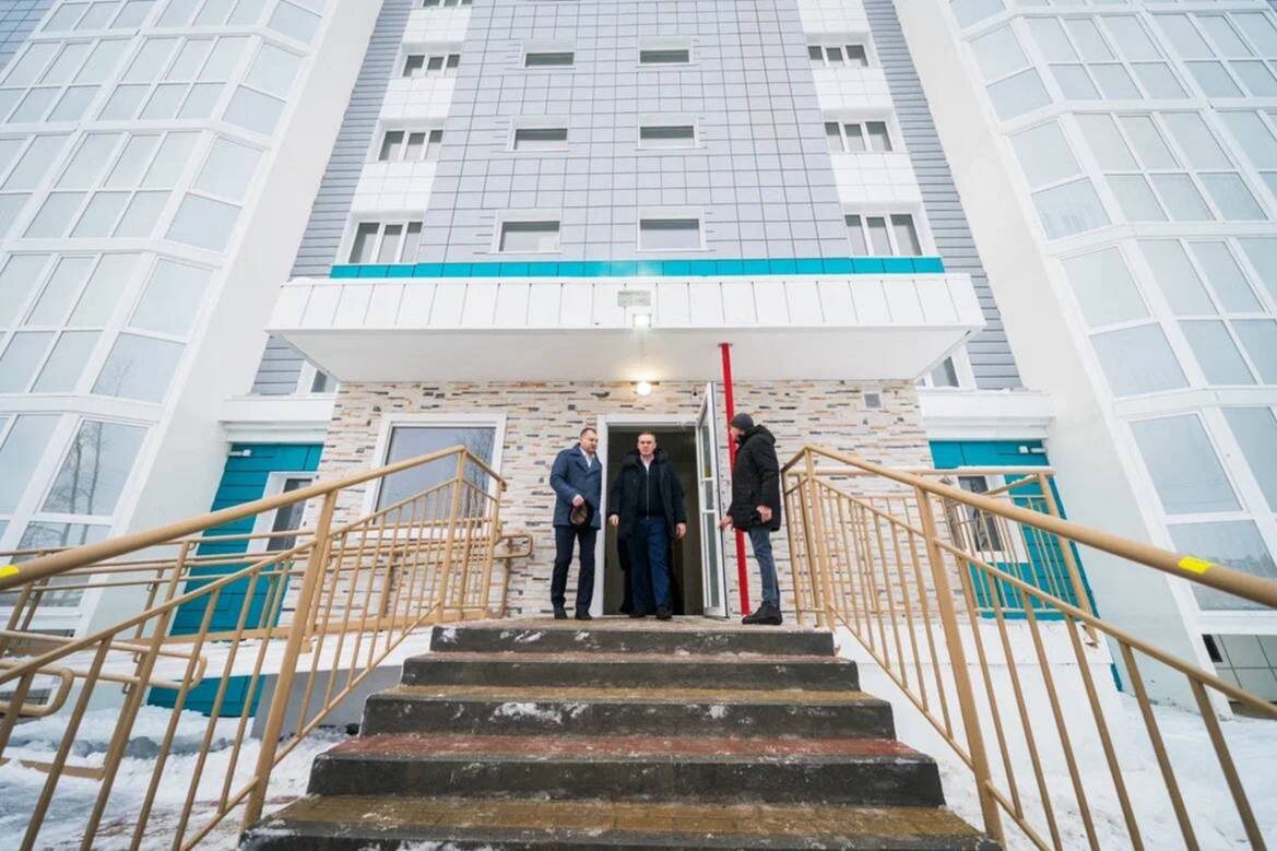    Руслан Кухарук осмотрел новые квартиры в поселке Солнечный