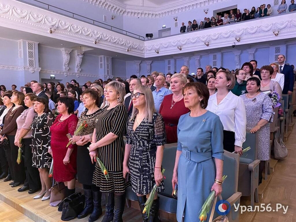    В Оренбурге проходит выставка под названием «Женщина — гордость Оренбурга!»