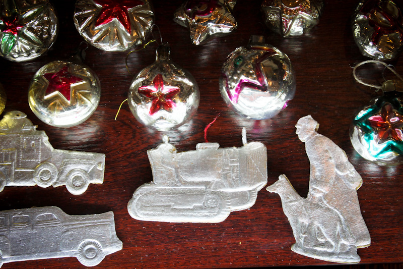 Стеклянные и картонажные изделия.