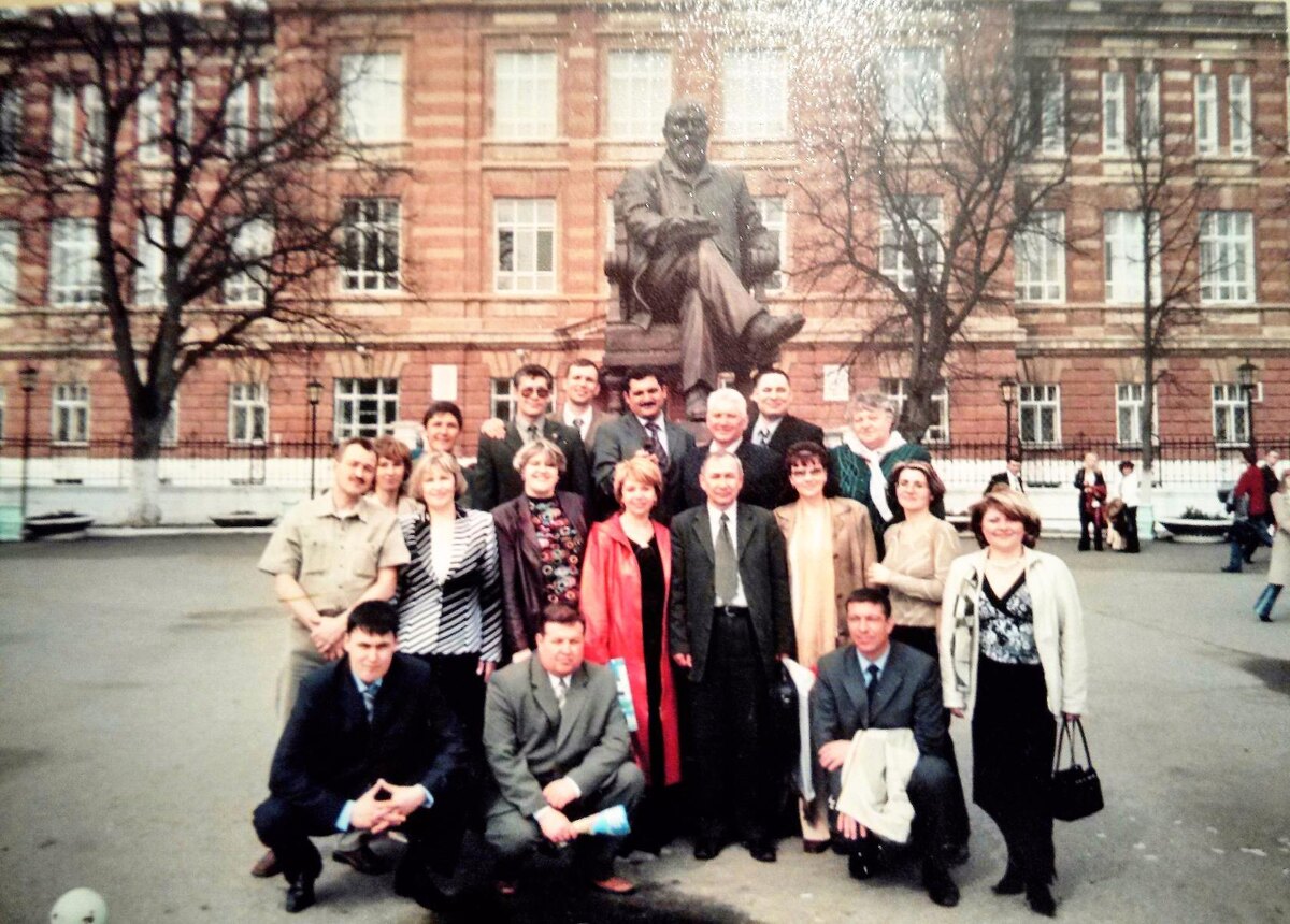 Елабуга, наша группа у родного института.