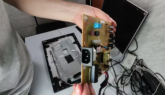 Неразговорчивый монитор Acer