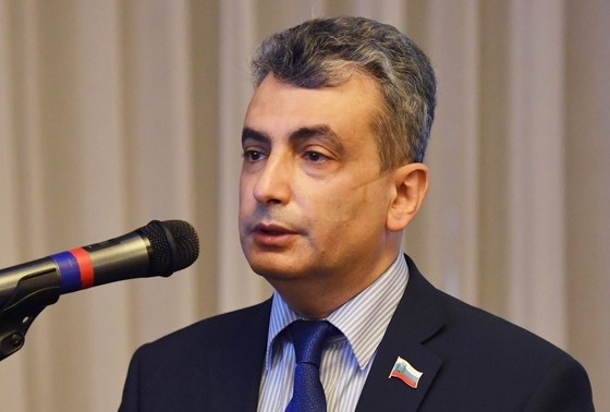    Лев Шлосберг