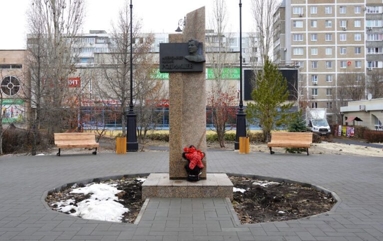    В Оренбурге благоустроили сквер имени Родимцева Оренбуржье