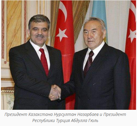 Ритуальное поднятие флага Тюркского совета, созданного в октябре 2009 года по инициативе казахского лидера.