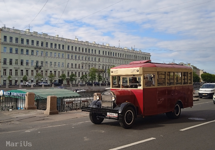 Ретроавтобус на набережной Фонтаки. Моё фото