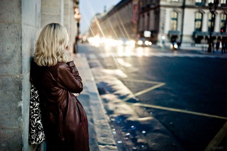 она была довольная