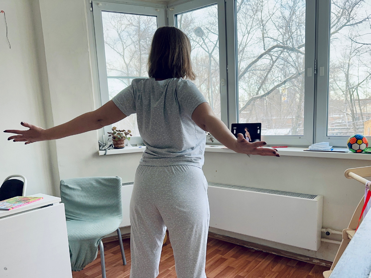 Да, даже на кухне, пока в одной комнате спит ребёнок, а другую оккупировал муж :)