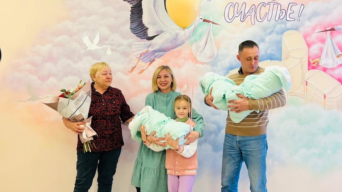    Четвертую за год тройню выписали из Центра охраны материнства Сургута