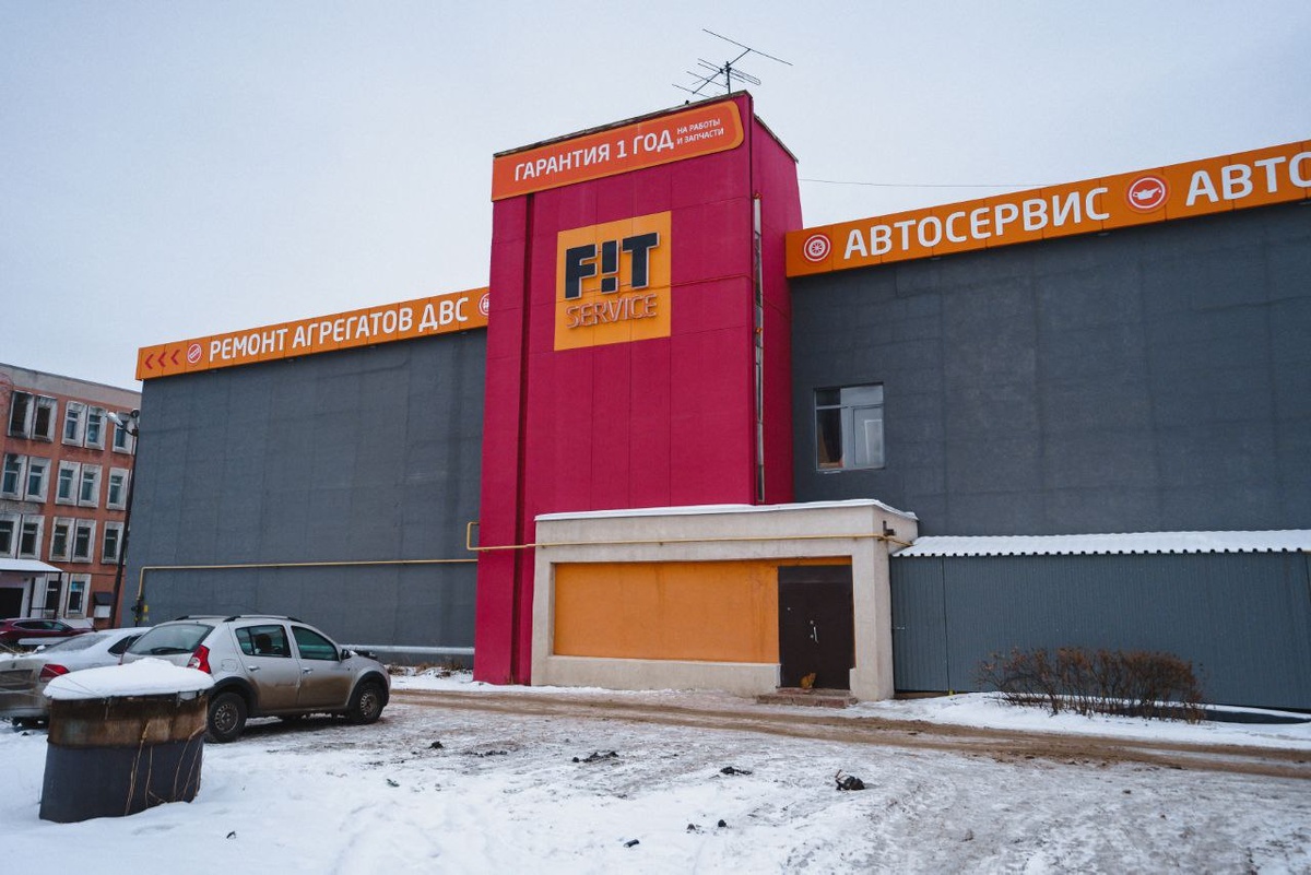 На втором этаже моего здания, чуть пройдя клиентскую зону для гостей FITSERVICE АВТОСЕРВИС находиться мой офис. Вы можете и обслужить свой автомобиль и провести вреся с пользой- поискать тур на свой ближайший отпуск. 