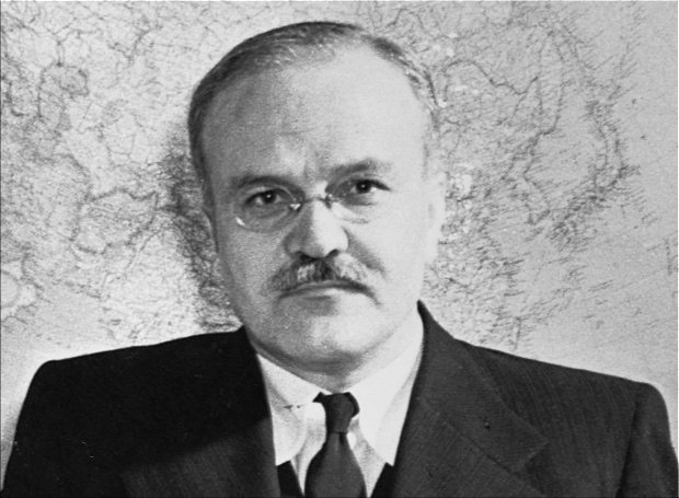 Вячеслав Михайлович Молотов 1890-1986 (настоящая фамилия — Скрябин) — русский революционер, советский политический, государственный и партийный деятель.