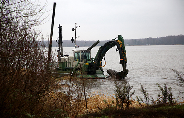 Работы по расчистке Иваньковского водохранилища в Тверской области будут продолжены