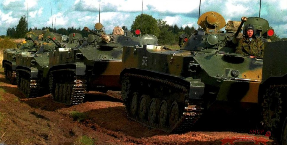 Колонна БМД-3 во время учений