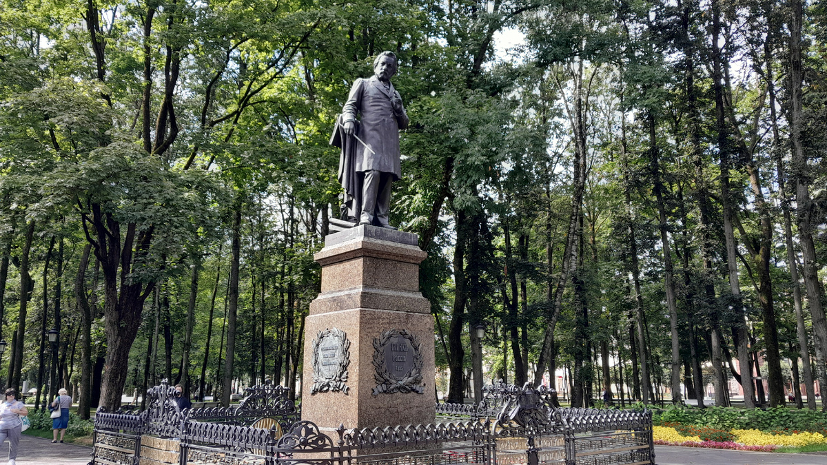 памятник Глинке в Смоленске.