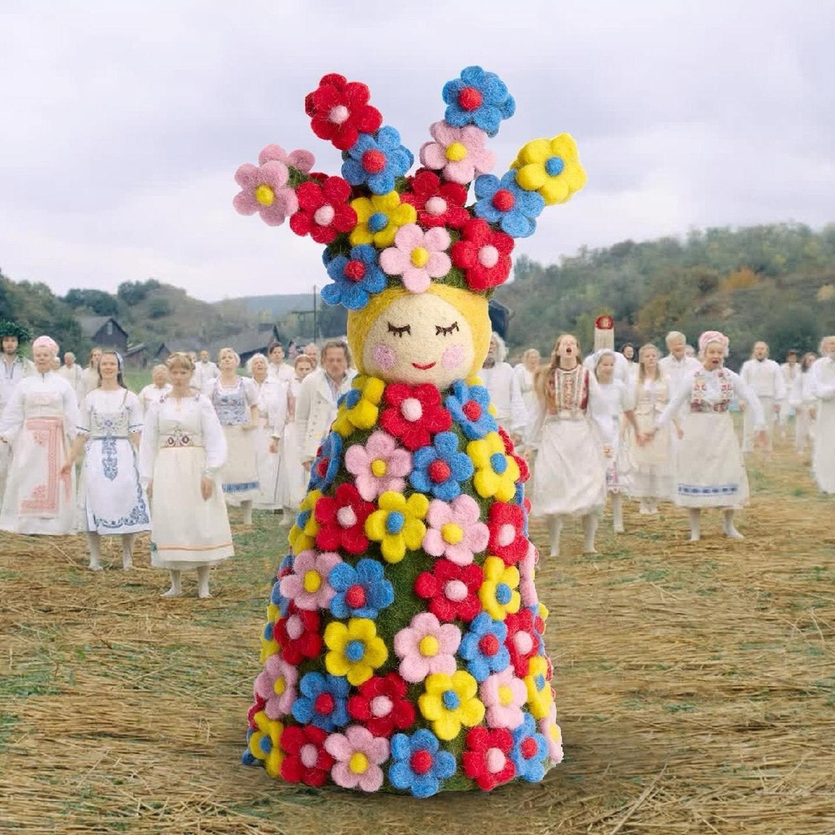 Новогодняя магия от А24: ёлка в стиле фильма «Солнцестояние»