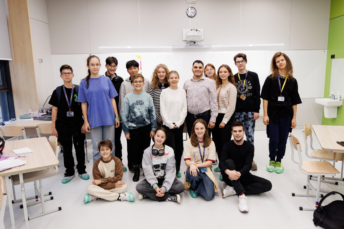 2.	Ребята после круглого стола с иностранными студентами
Летовцы после круглого стола с иностранными студентами
 
2.	Ребята после круглого стола с иностранными студентами