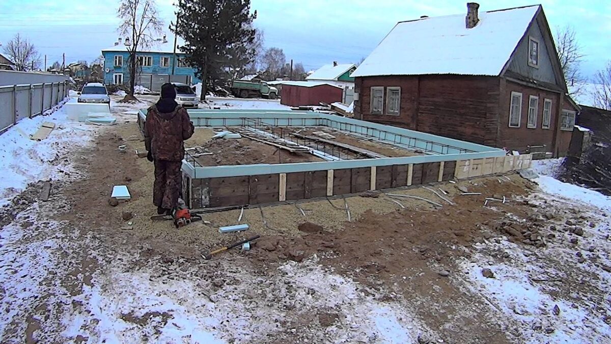 Разработано fundamentguru.ru. Источник фото: https://fundamentguru.ru/konservacia-fundamenta-na-zimu-mozno-li-ostavlat-bez-nagruzki/