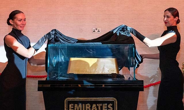 Новый рекорд 2024 года: золотой слиток массой 300 килограмм и 12 грамм отлит в Дубае