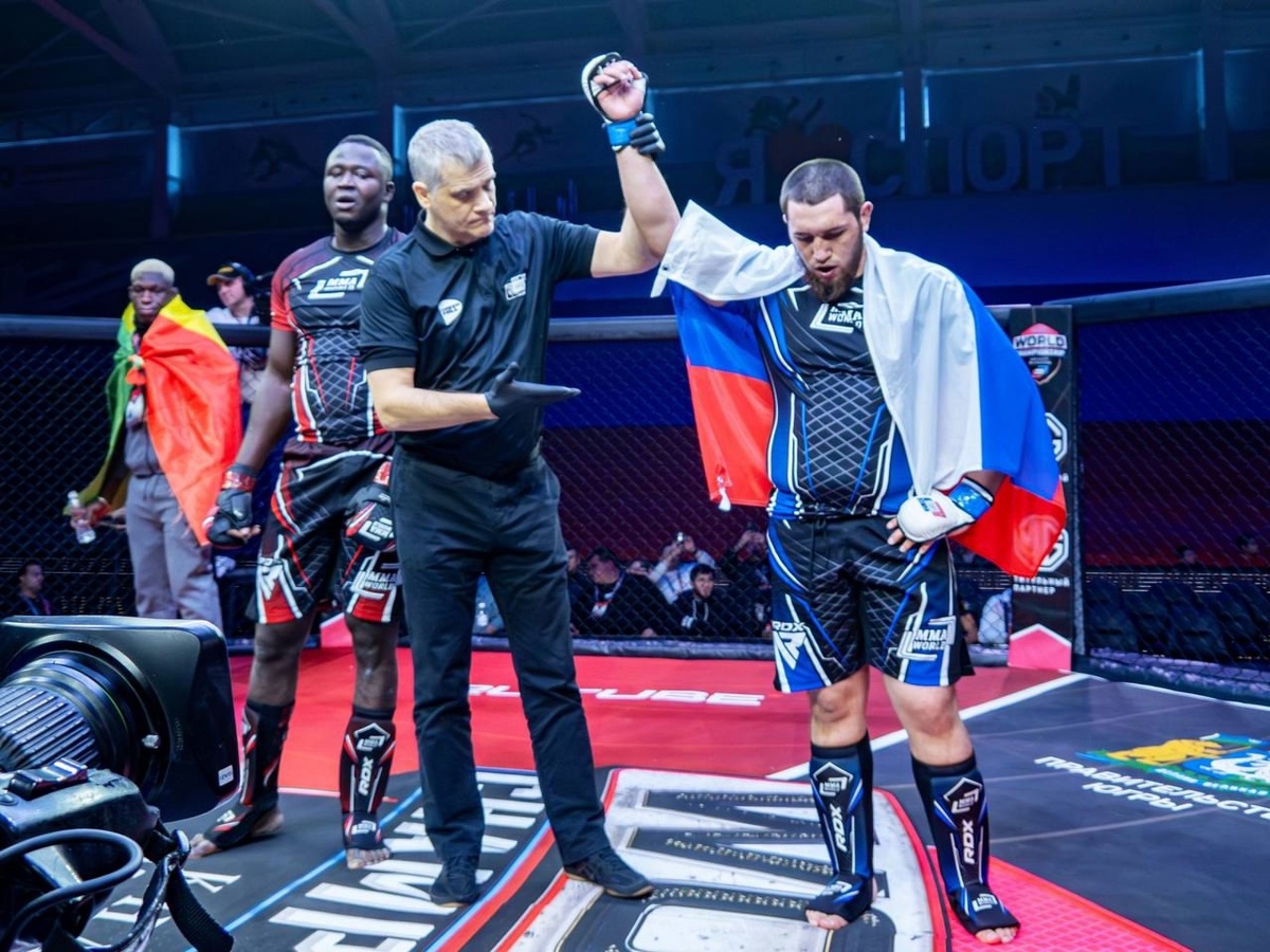    Югорские бойцы вышли в финал чемпионата мира по ММА в Ханты-Мансийске