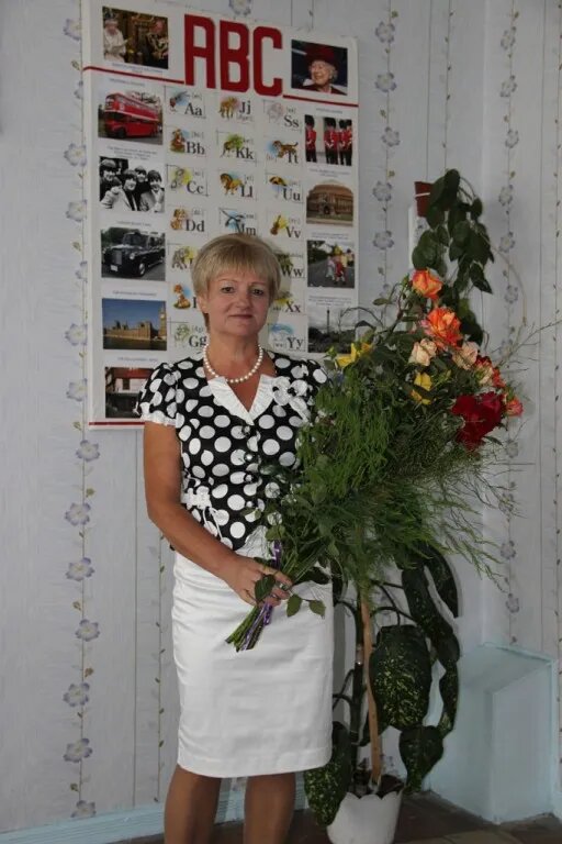 В своём кабинете. Тогда ещё были у нас обои.