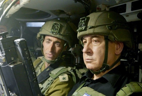    Биньямин Нетаньяху (справа)