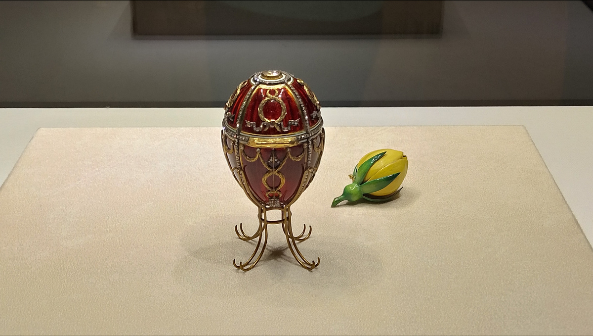 Яйцо с бутоном розы. Личное фото.