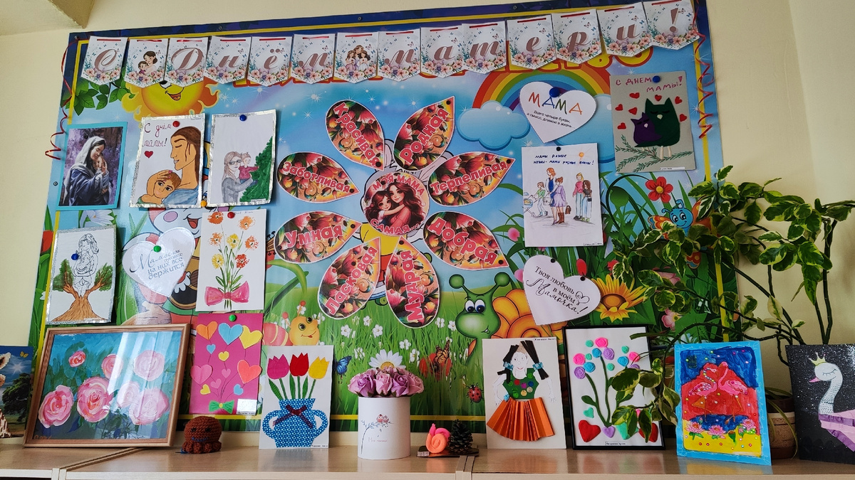 Выставка в садике. И там улитки с ёлкой Женины внизу