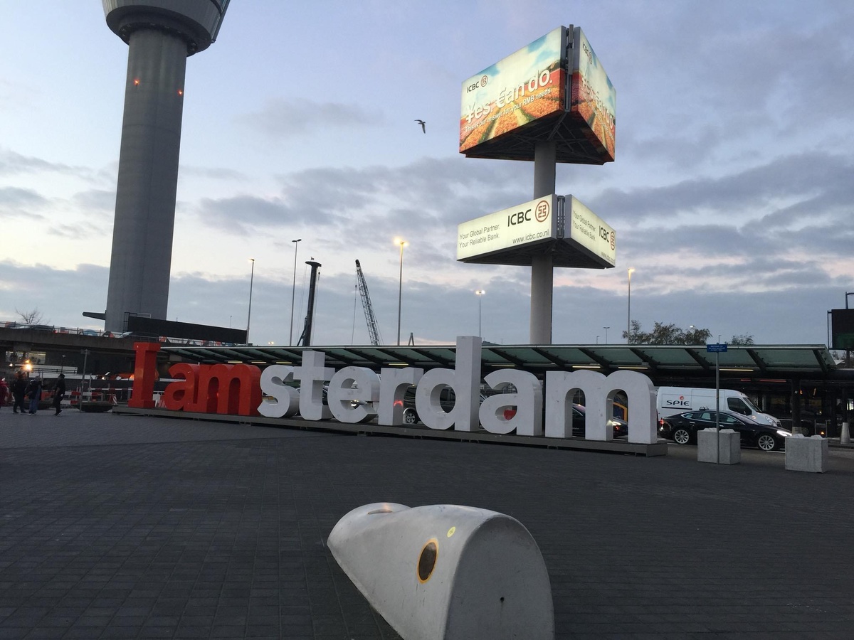 В аэропорту Амстердама.