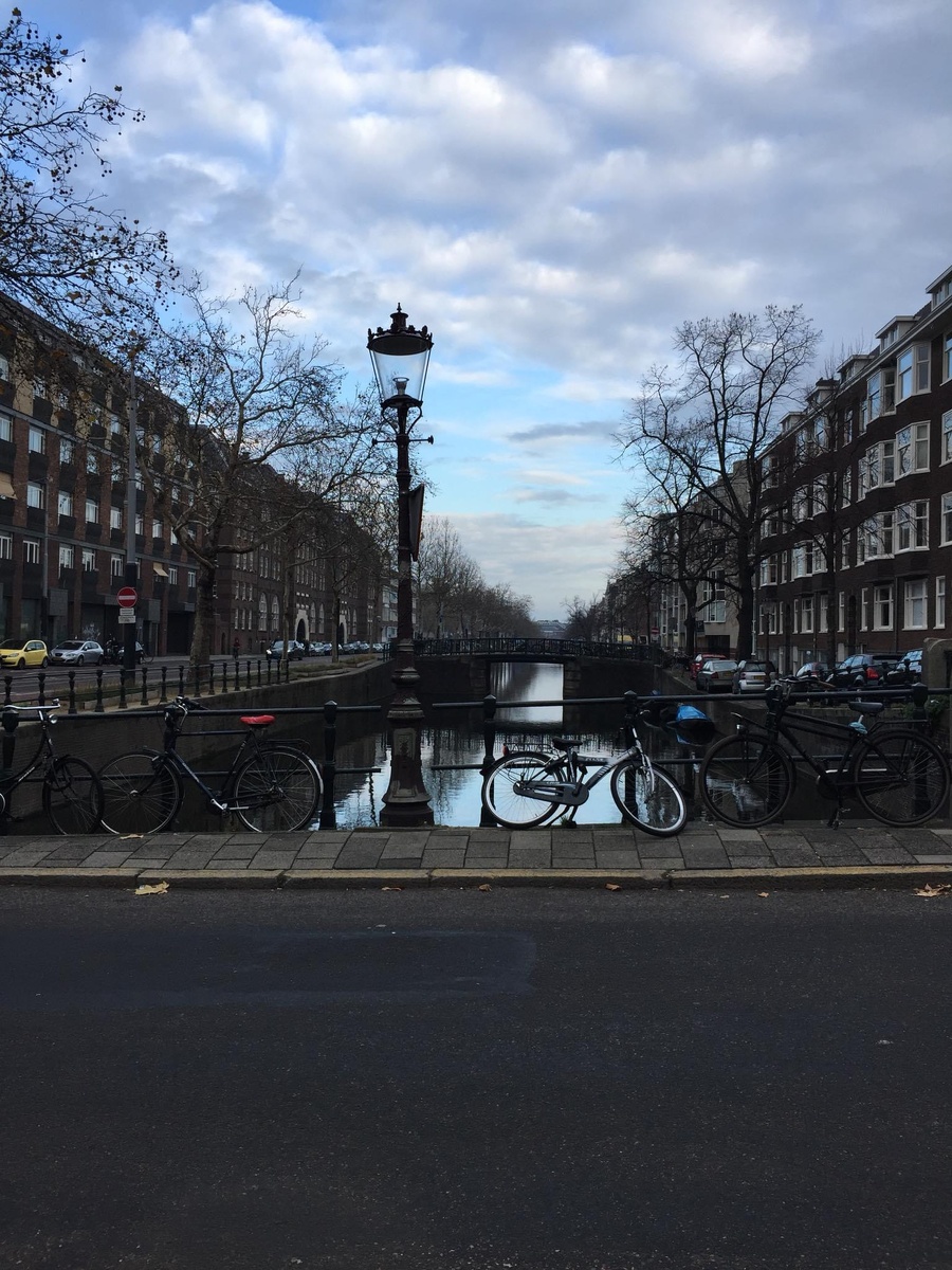 Пасмурный день в Амстердаме. 