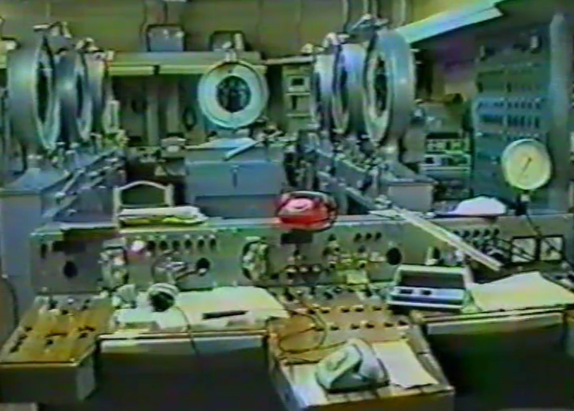 Пульт управления аэродинамической трубой Т101. Кадр из технического фильма «Об исследовании прочности монумента на Поклонной Горе», ЦАГИ, 1995