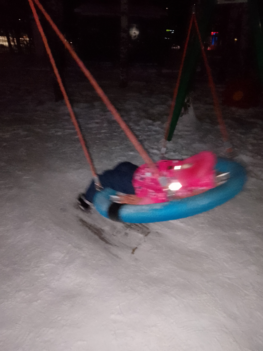 Качается балдежница, это мы выгуливаться в субботу вечером ходили 