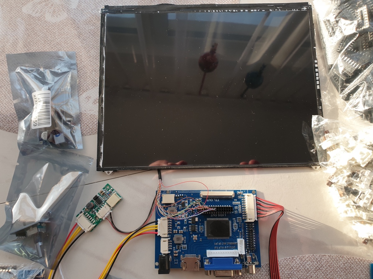 Экран и его универсальный скалер.