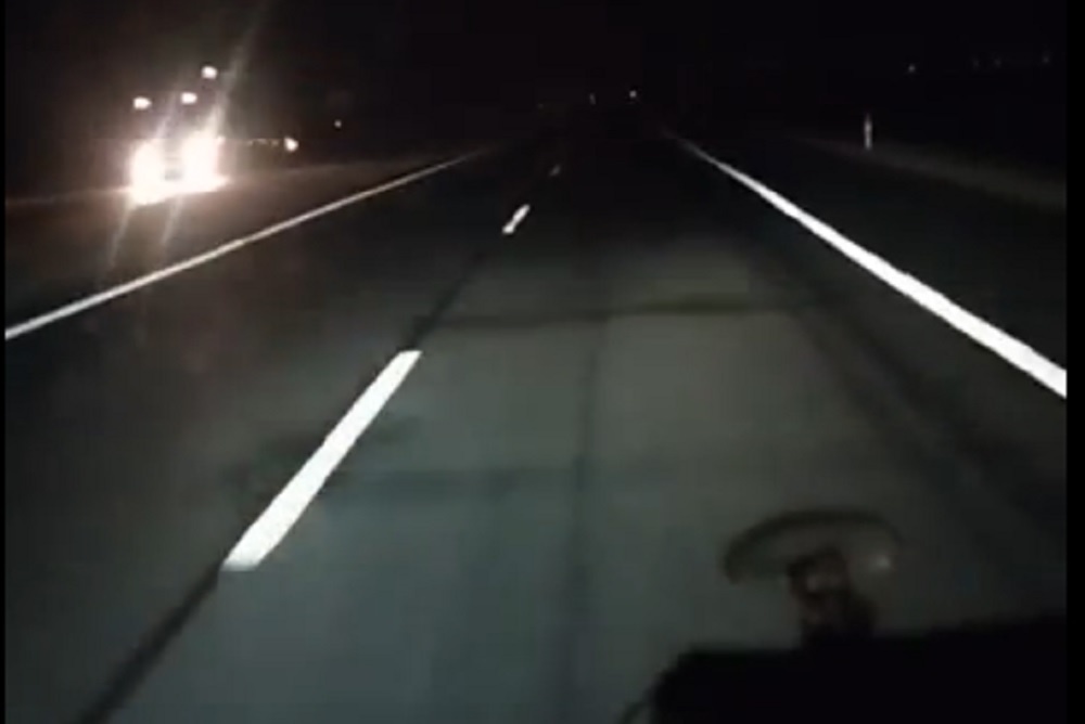    Свет фар на дороге Сергей Белевич