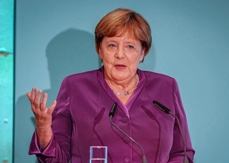    Меркель: Зеленский делает меня козлом отпущения