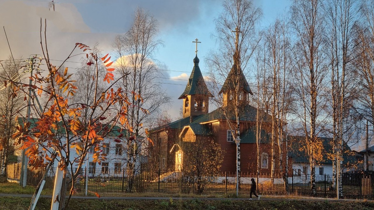 Вид на церковь от пруда. Фото из одной из городских групп
