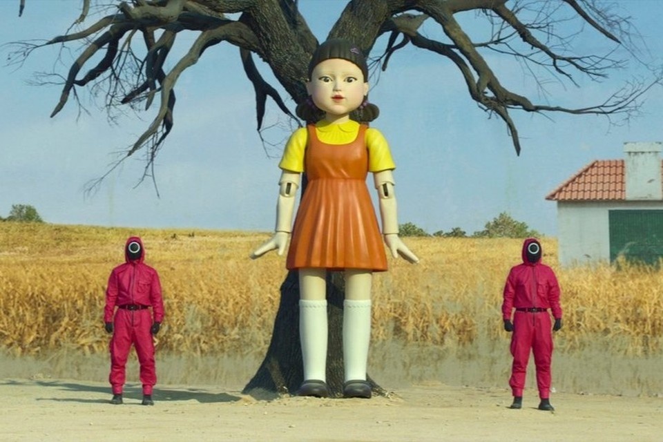    Южнокорейский сериал «Игра в кальмара» (Netflix) после выхода в 2021 году побил все возможные рекорды по смотрению. Фото: кадр из сериала.