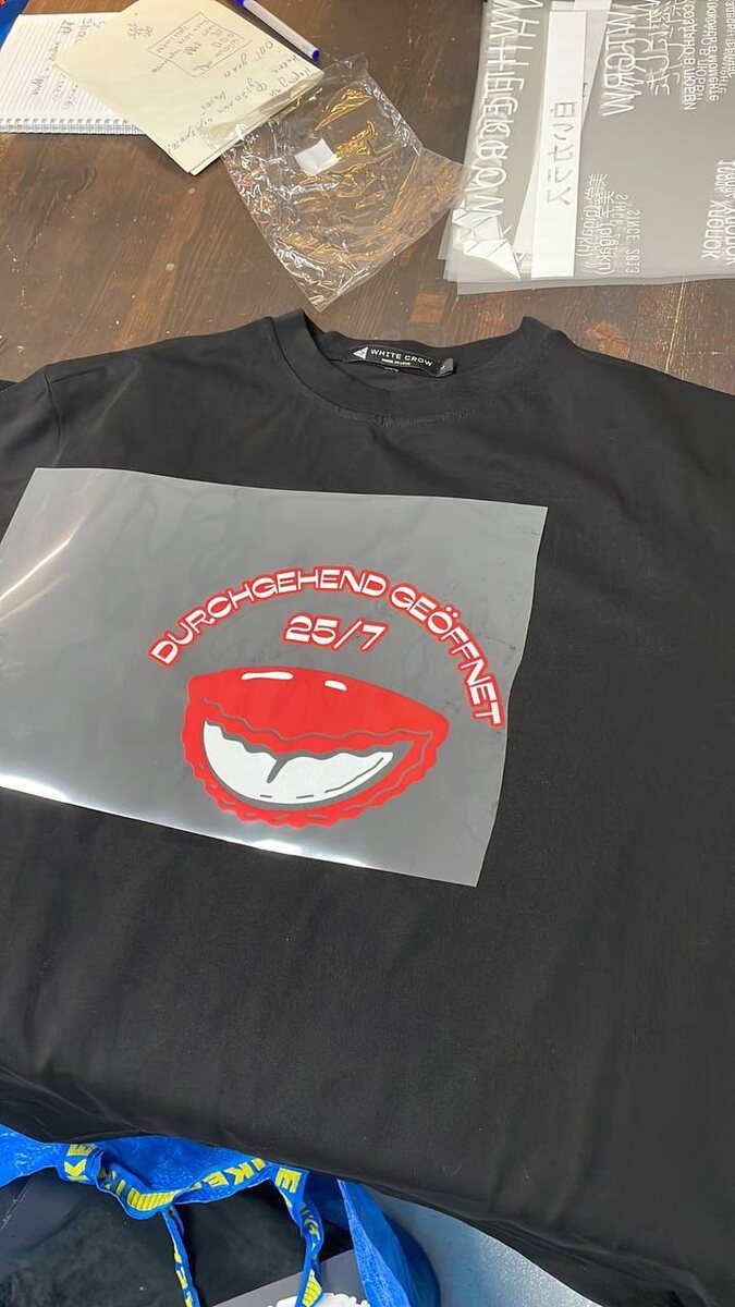 Черный - для него.