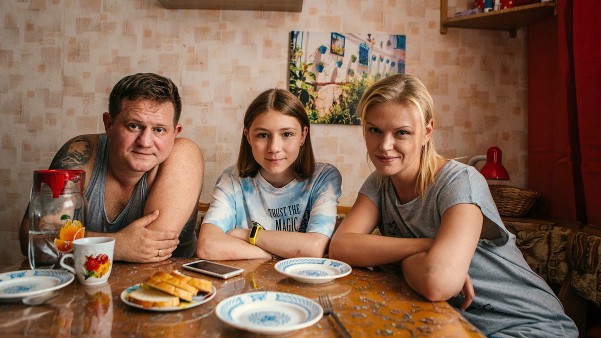 Кадр из сериала «Сестры» (2021)