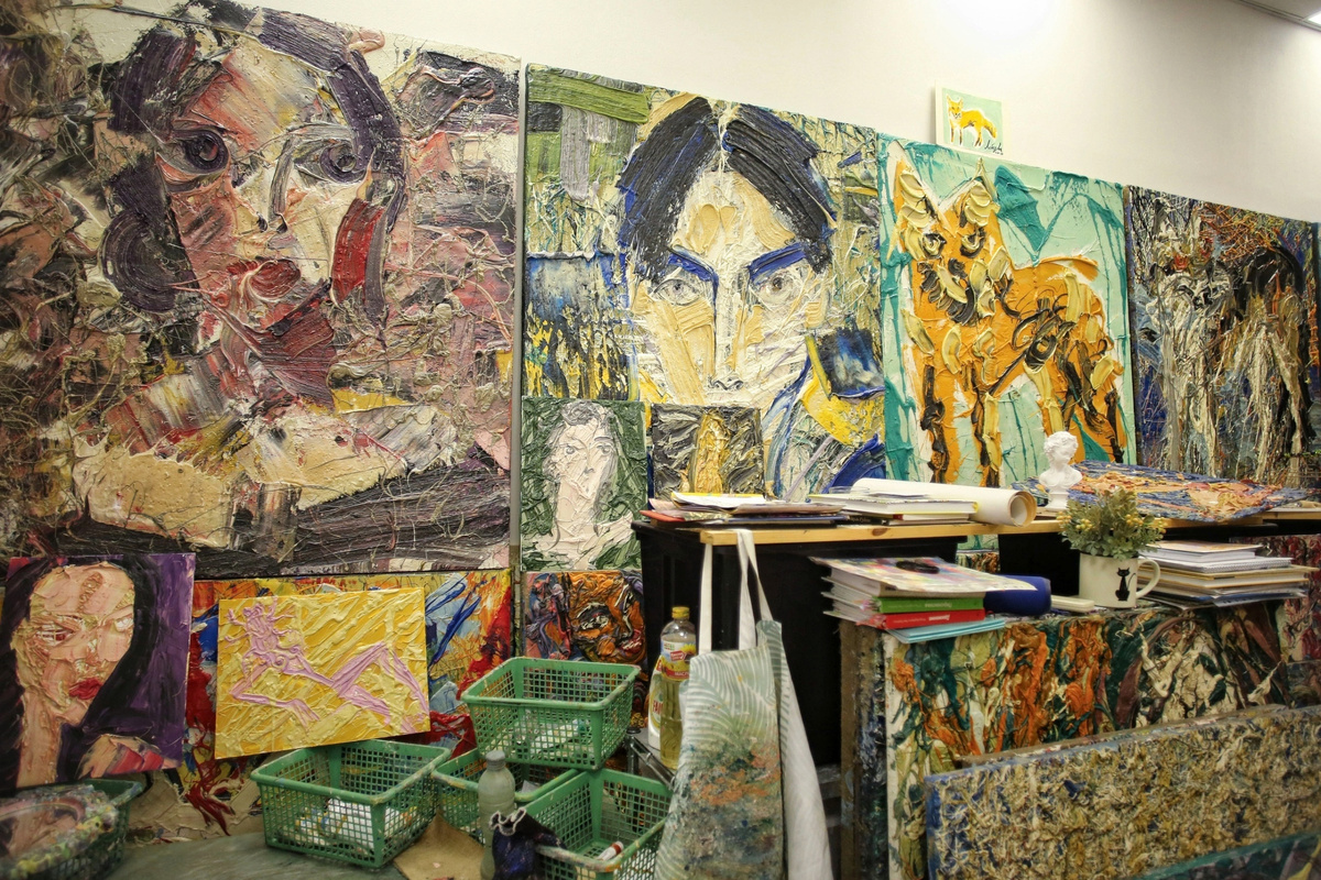 Картины в мастерской художника Екатерины Лебедевой